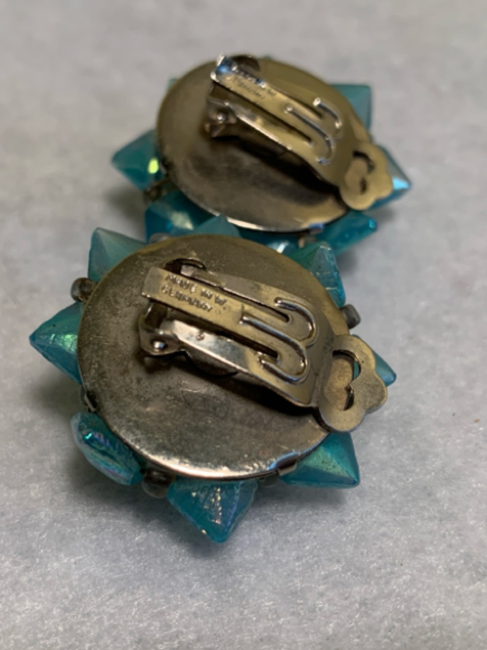 VTG Opalescent Aqua Cluster Clip Earrings Vintage Costume W Germany - Picture 8 of 8
